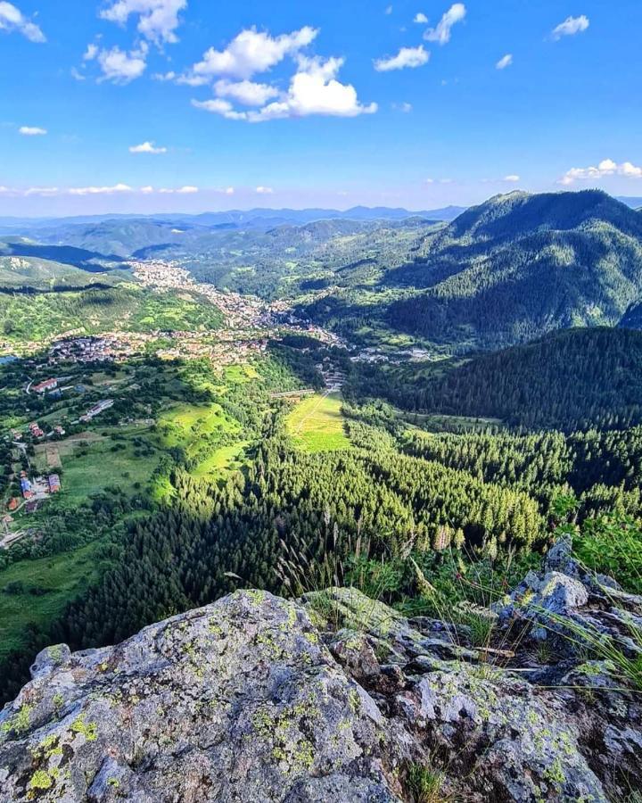 "Моето Любимо Място", Смолянски Езера - "My Favorite Place", Smolyan Lakes Buitenkant foto