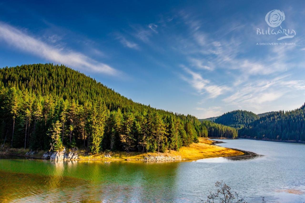 "Моето Любимо Място", Смолянски Езера - "My Favorite Place", Smolyan Lakes Buitenkant foto