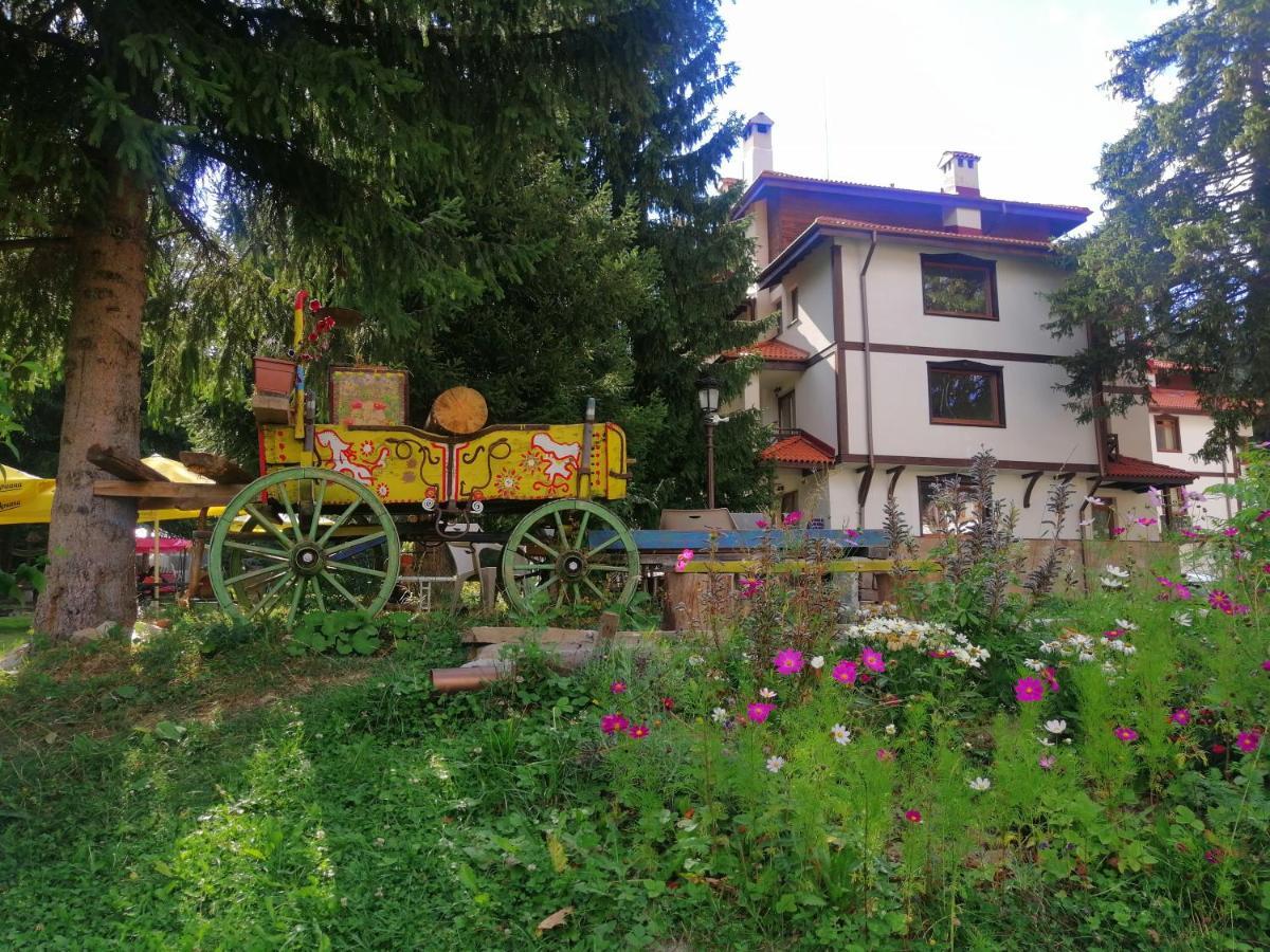 "Моето Любимо Място", Смолянски Езера - "My Favorite Place", Smolyan Lakes Buitenkant foto